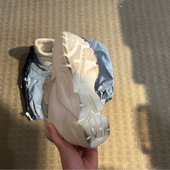 Sneakers - Picture 4 of 6